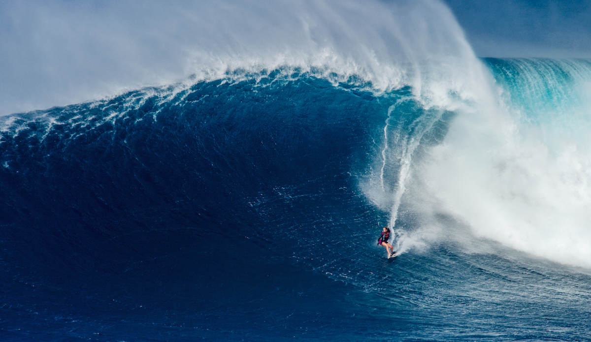 surfs-like-a-girl_elliot-lebo_1