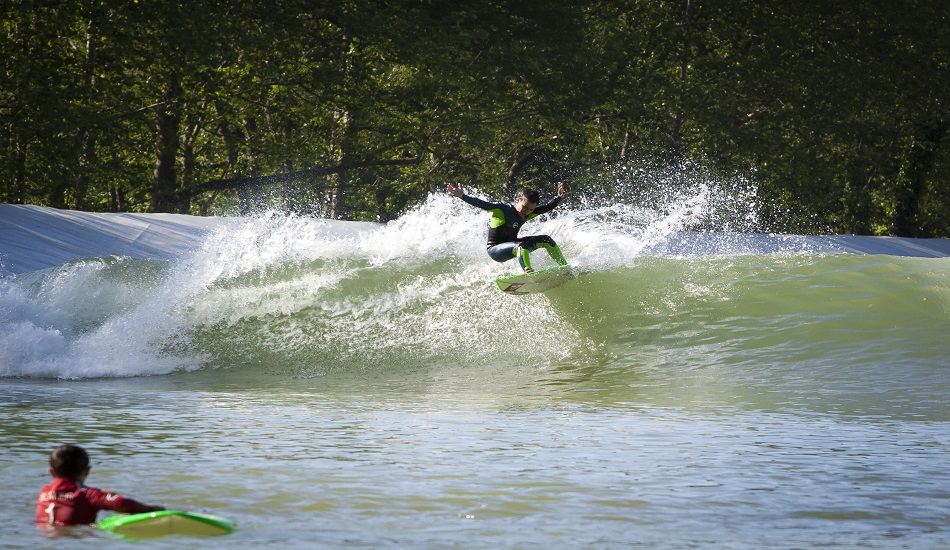 Future_surfing_star_at_Wavegarden_3[1]