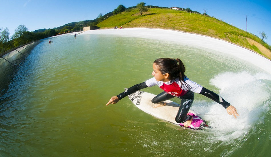 Girls_like_to_have_fun_at_Wavegarden_1[1]