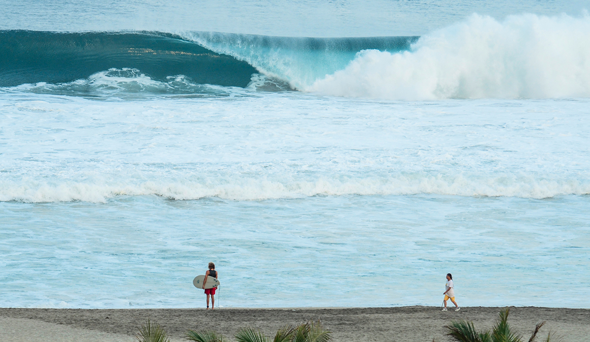 second_swell_of-_the_season_mon_jun_13_morning_view_02