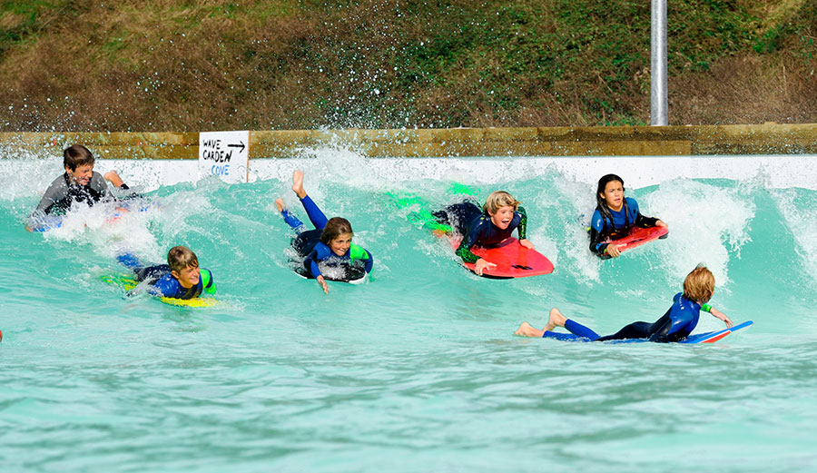 kids_having_fun_at_wavegarden_cove