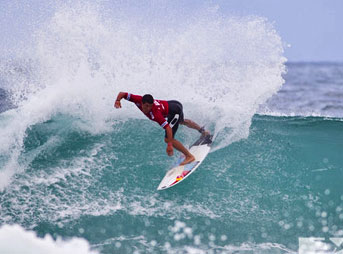 De Souza, currently ranked first in the world, recently won the Billabong Pro Rio. Photo: ASP/Kirstin