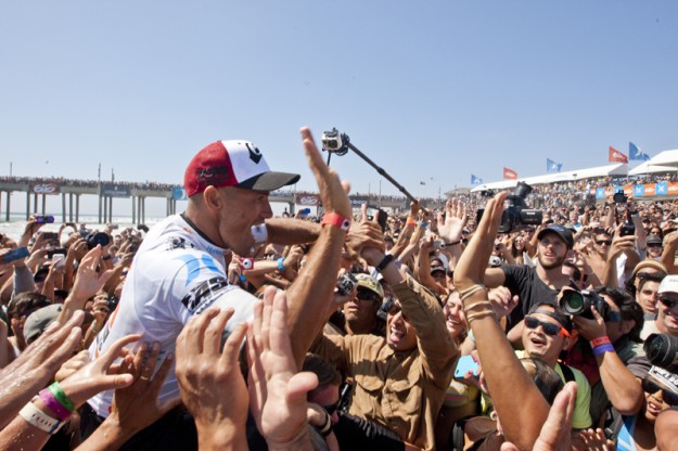 Kelly Slater Wins 2011 U.S. Open of Surfing