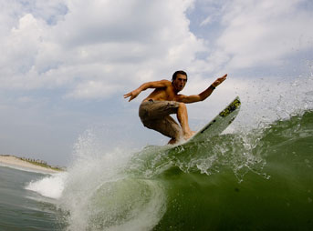 Clay Pollioni Surfs New Jersey Photo: Mike Incitti