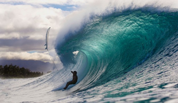 A wipeout of a different kind at Pipeline. Photo: Jeff Flindt A wipeout of a different kind at Pipeline. Photo: Jeff Flindt