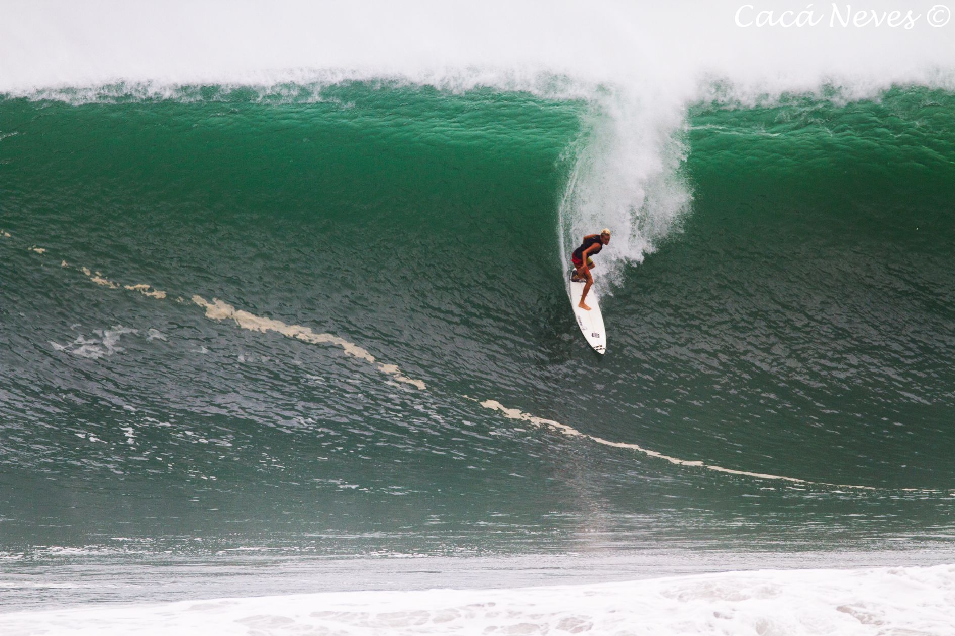 Keala Kennelly Surfs Puerto Escondido Mexican Pipeline