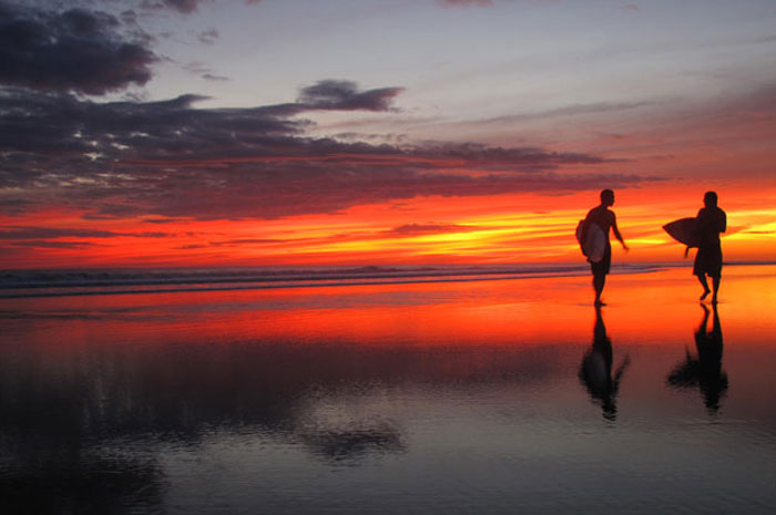 During rough times we tend to forget who we are and what our purpose on this planet is. Until one day a friend (there is always a friend), drags us down to the beach. It's time to feel alive again.