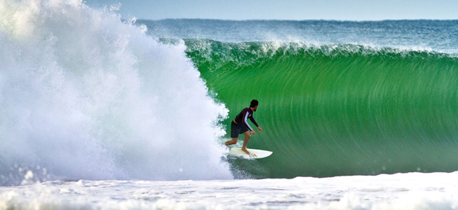Harley Ingleby sets up for a beautiful backside green barrel. Photo: Tom Woods
