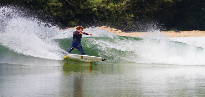 Dane Reynolds surfs wavegarden.