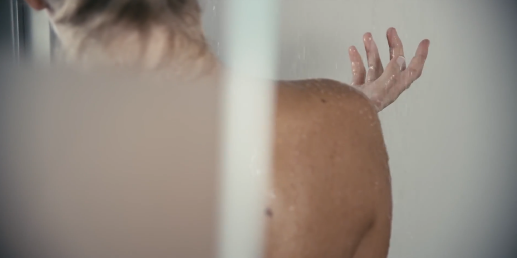 Stephanie Gilmore showering in Roxy Pro trailer