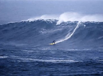 After several years of investigation, Ramon Navarro finally gets to paddle out to a new wave in Central Chile. When a new big wave break like this is discovered, Ramon and his friends are unstoppable in their quest to surf it.