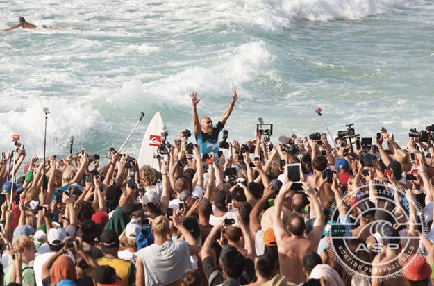 Kelly Slater, in a familiar postion. He'll be back for more next year. Photo: ASP / Cestari