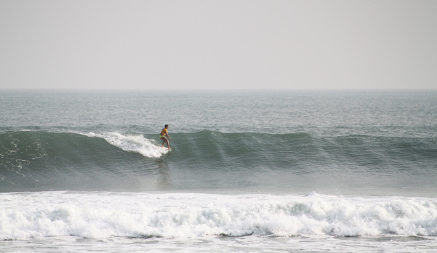 Chloe Calmon, Brazilian pro surfer, during the last Surfing Hainan Open in Riyue Bay, Wanning. Photo courtesy of Chinasurfreport.