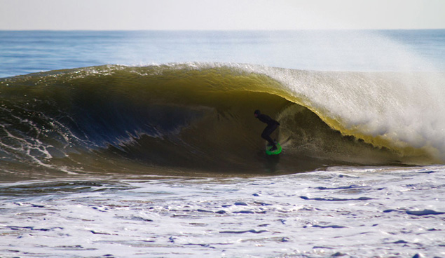 The rare overhead barrel in Delmarva. Photo: Eddie Compo