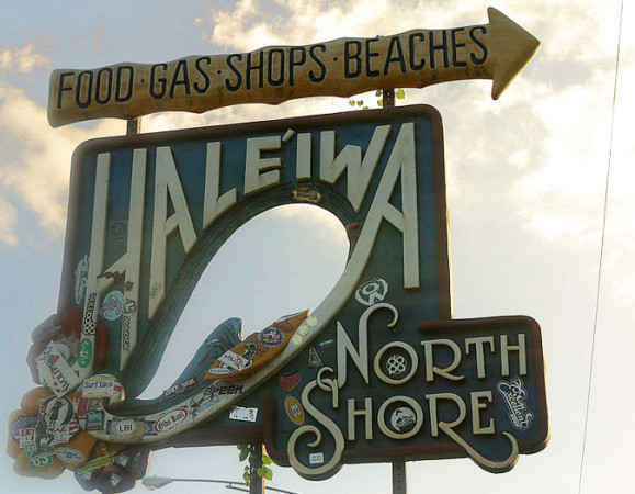 The iconic Hale'iwa sign on Oahu's North Shore. Welcome to paradise. Photo: Wikimedia Commons