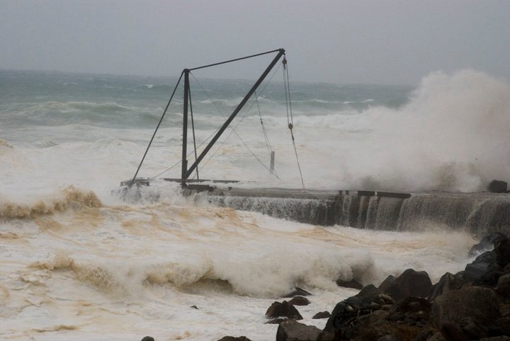 Scary cyclone waves – bad day for fishing. Photo: <a href="https://fieldey.wordpress.com/2014/05/06/on-becoming-a-surf-artist-and-a-short-psa-about-bullying/">Fieldey</a>