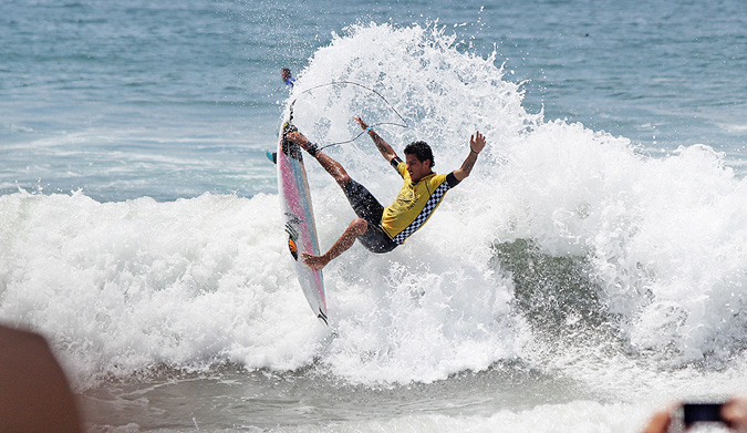 Filipe Toledo soaring to victory in Huntington Beach. Photo: Shannon Marie Quirk