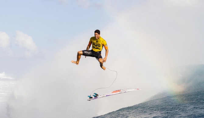 The 20-year-old kid from Brazilian beach breaks asserts his dominance over reef. Photo: ASP| Kirstin