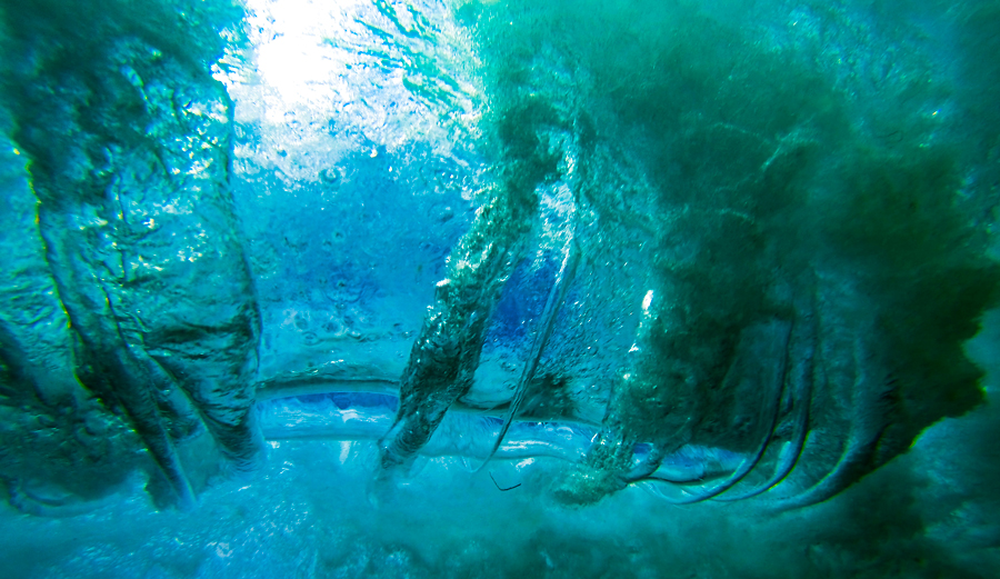 Oscillation beneath a breaker. Photo: Adrian Ramirez Lopez