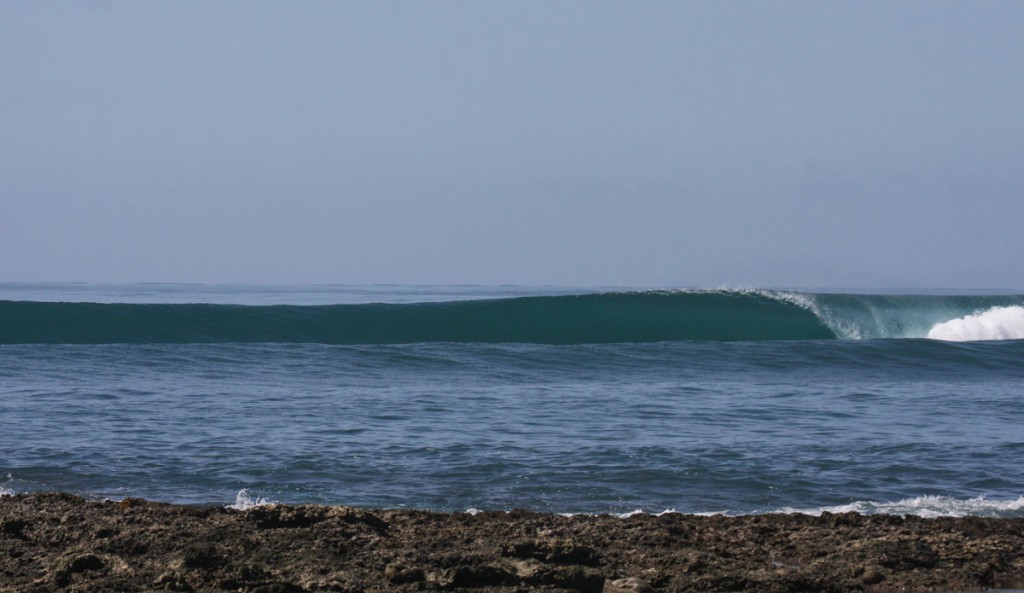 Surf trips can really only be ruined by two things: bad waves or a bad time. Aura Surf Resort has got you covered on both fronts.