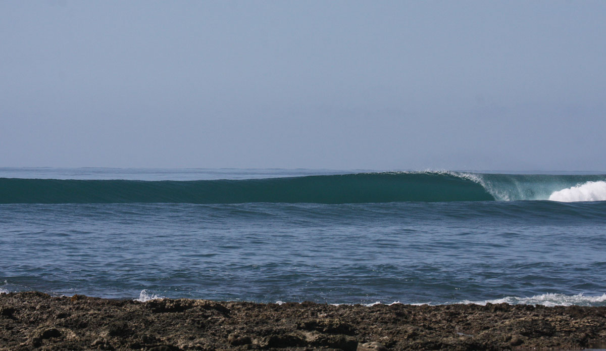 Surf trips can really only be ruined by two things: bad waves or a bad time. Aura Surf Resort has got you covered on both fronts.