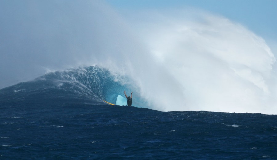 The best swell of the winter slammed into Jaws a few days ago. Here's a glimpse from the peak of it on Jan 21, both from the water and from land.