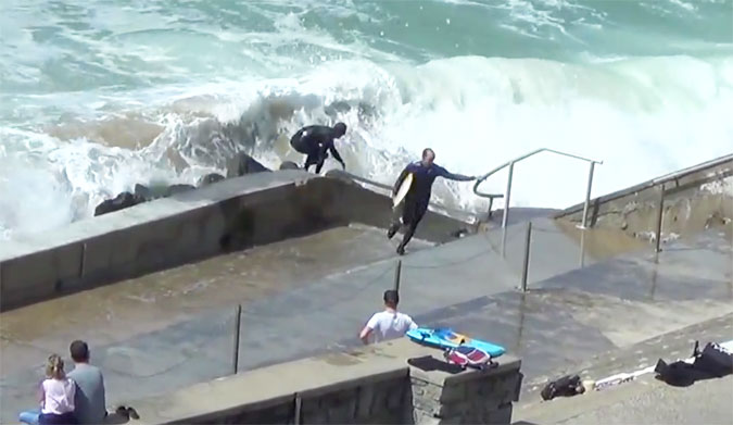 Surfer gets smoked in Biarritz