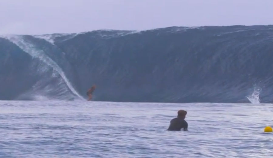 Bethany Hamilton Charges Teahupoo