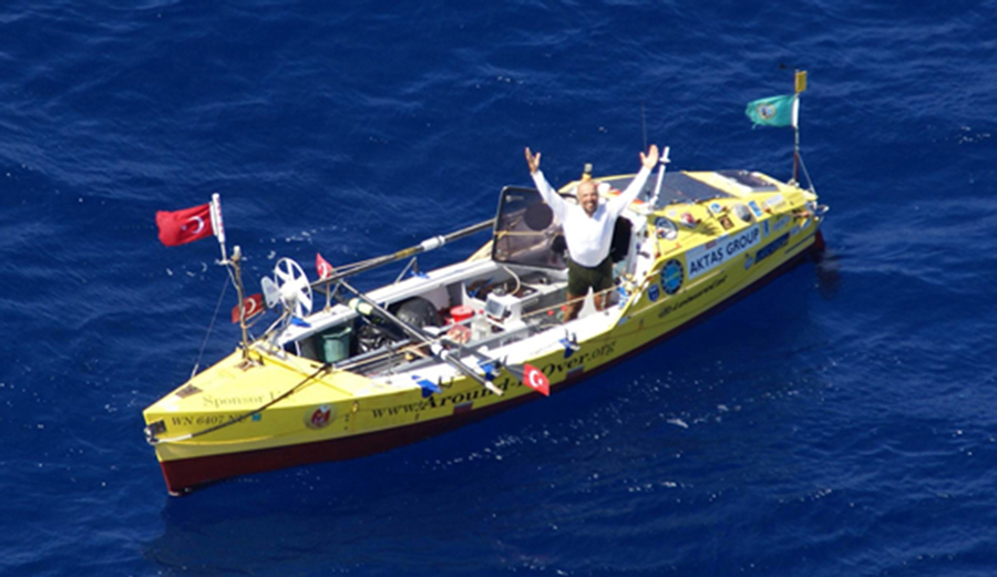 Eruç aboard his 23 foot ocean rowboat, Calderdale, in the Indian Ocean. 