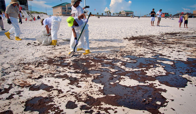 Cleanup from the Deepwater Horizon oil spill in the Gulf of Mexico in 2010. Photo: Florida Sea Grant