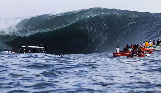 This is just a small taste of what Tahiti has to offer, and it sure is nice to see it when the everyday surfer wouldn't die there.