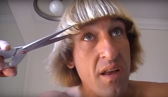 You have to see how this radical dude cuts his hair into, quite honestly, the best bowl cut you’ll ever see.