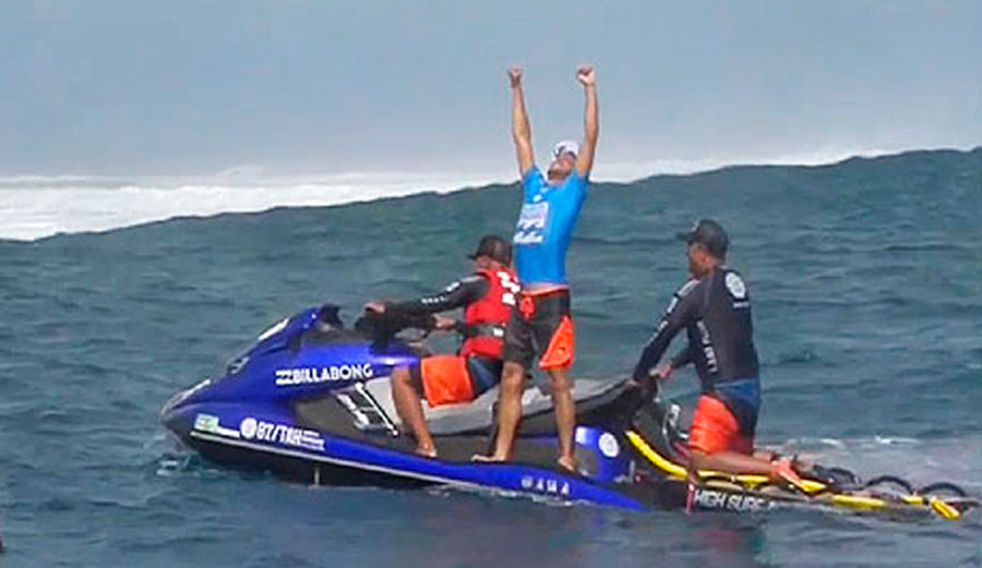Jeremy Flores Wins Tahiti Pro
