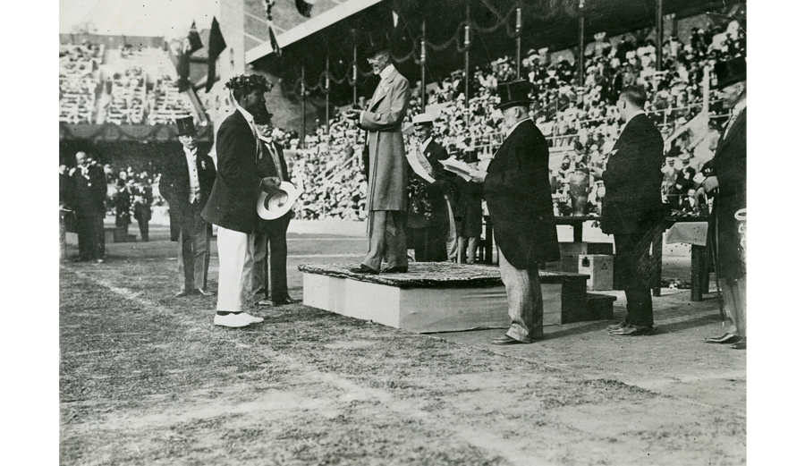 Duke receiving the gold medal from King Gustaf V at the 1912 Stockholm Olympics. Photo: James W. Gaddis.