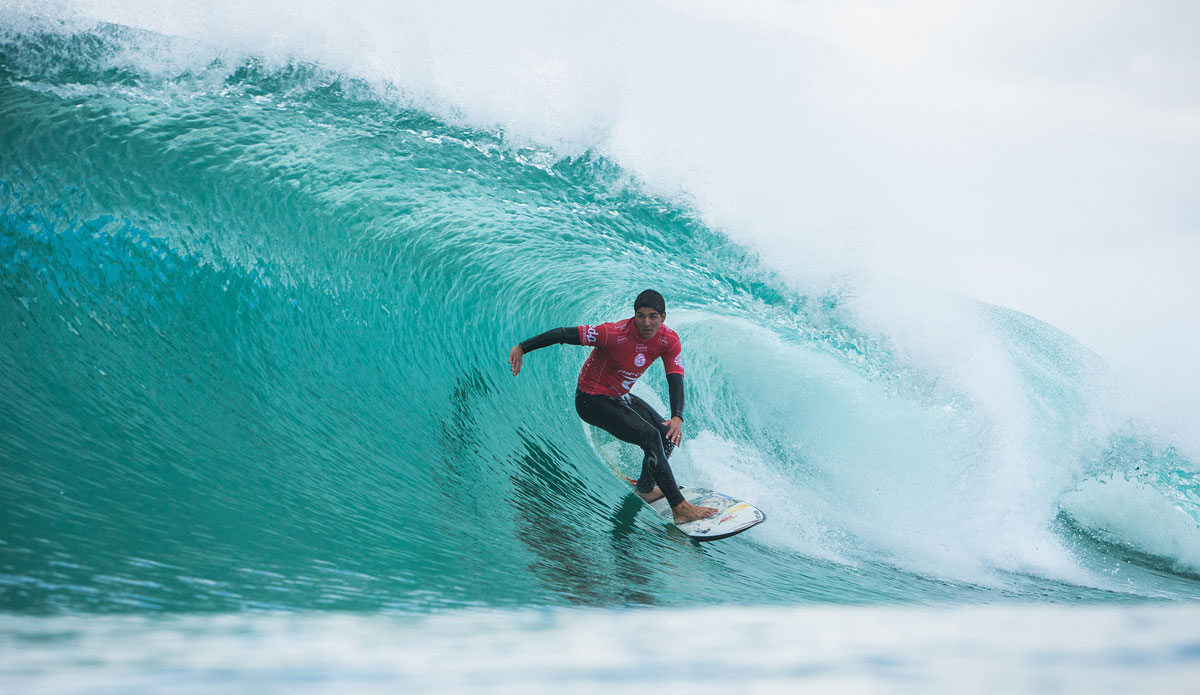After three lay days and two days of small surf, the WSL and its fans found a bit of luck as the famous Portuguese beach break turned on and started cranking out head high surf.