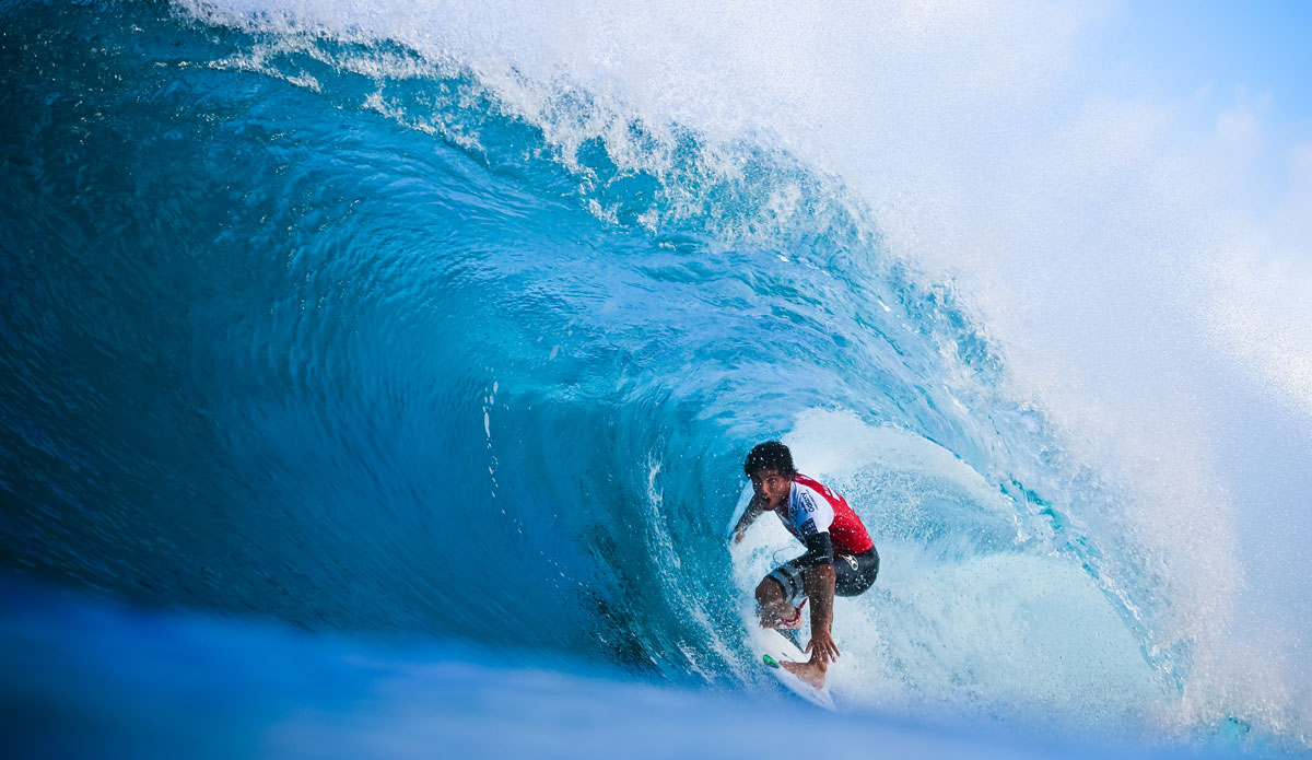 The swell continued to drop and periodic winds and rain persisted all day for the Billabong Pipe Masters.