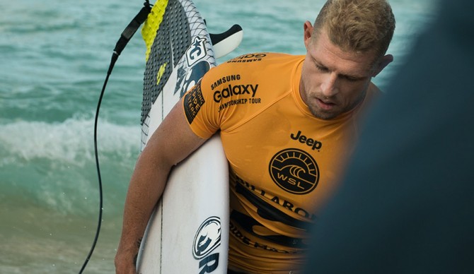 Mick Fanning Disappointed after Pipeline Loss
