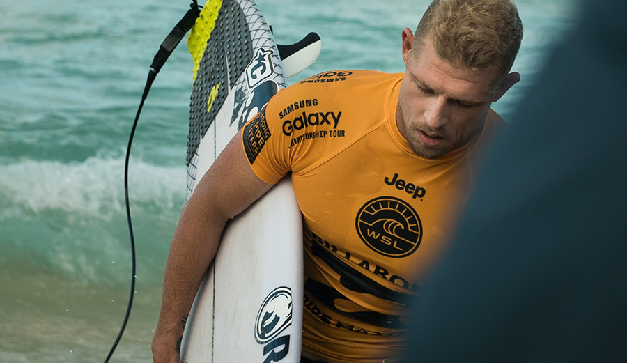 Mick Fanning Disappointed after Pipeline Loss