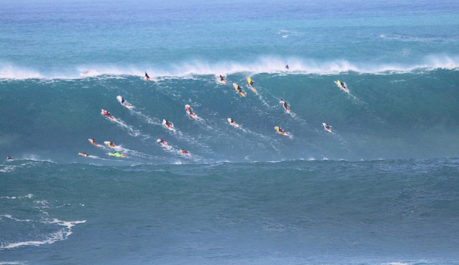Maxing out Waimea from yesterday's swell. Photo: @connorkollenda