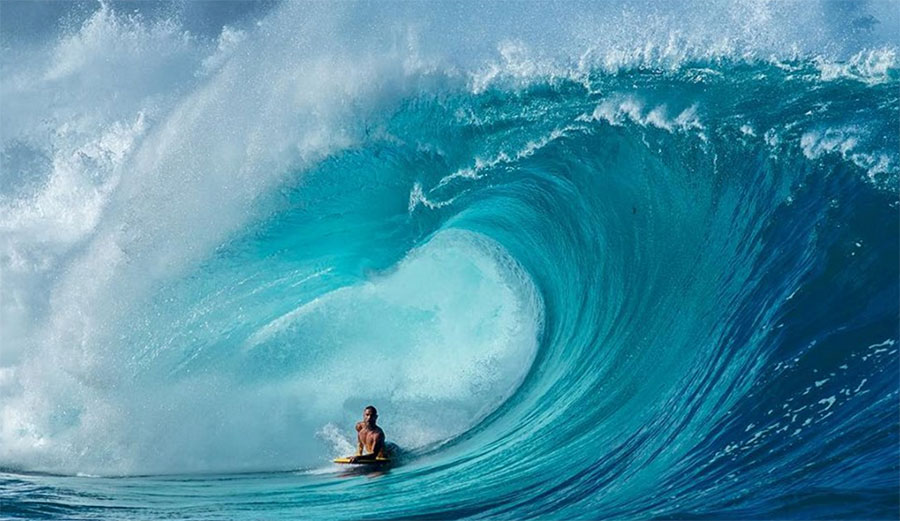 Botha dialing one in at Waimea Shorebreak.
