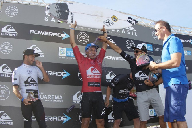 40,000$ richer and 10,000 points stronger is... Alex Ribeiro (But you didn't know that and you haven't watched this). Photo: WSL