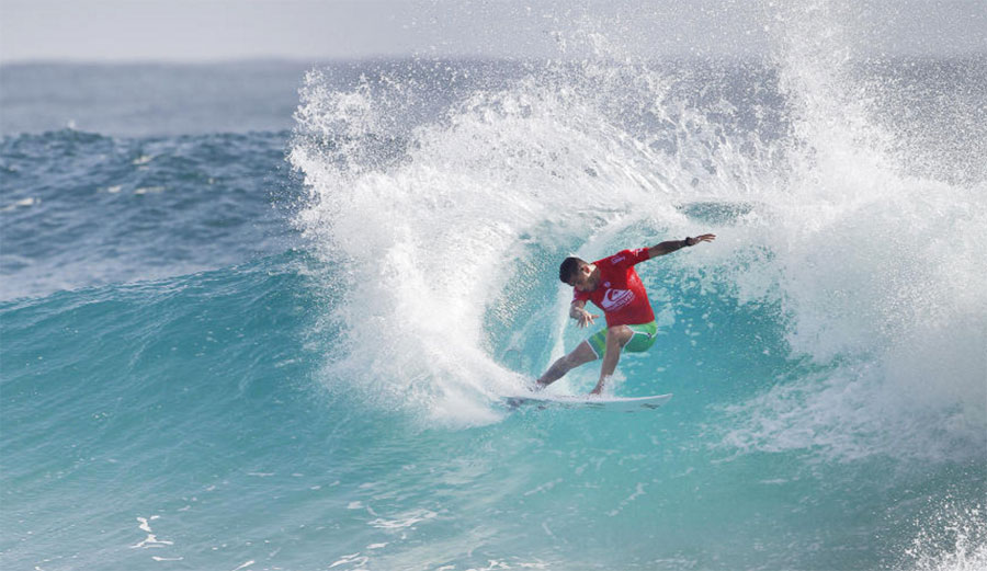 Filipe Toledo Snapper