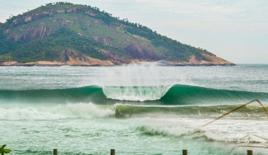 10 miles from the shit storm that is the Oi Rio Pro at Postinho, there's Grumari, a quiet, clean wave.