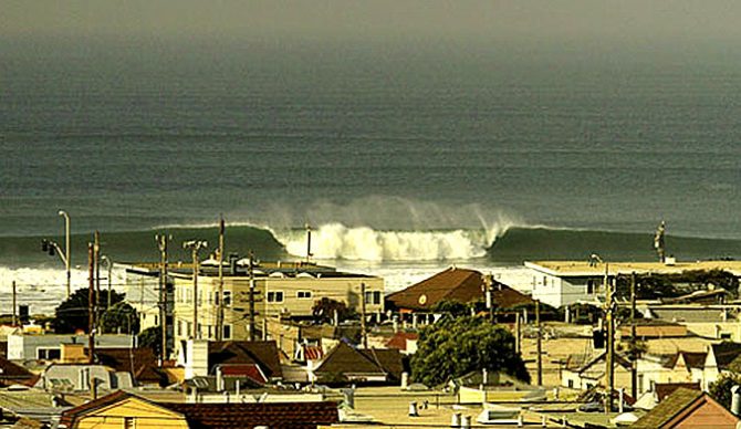 Classic Ocean Beach, nearly double overhead. Don't even try and paddle out without finding a rip. Image: Ferraris