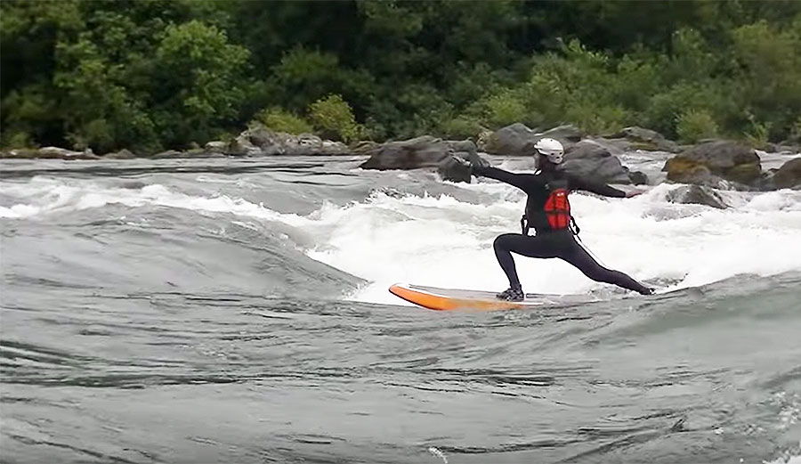 I will never understand the need to multitask when stand up paddling.