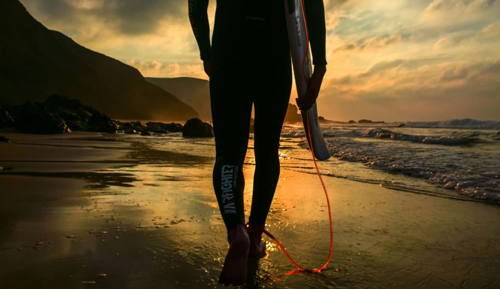 surfer sunset Photo: João Bracourt