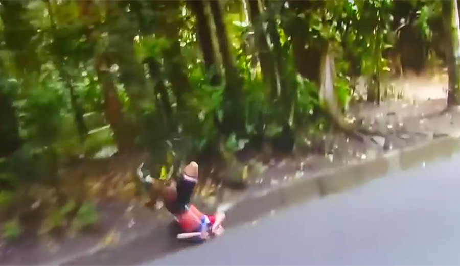 Van Vleuten is in hospital with "three small fractures to spinal bones and a hefty concussion," according to a Dutch Olympic Committee official.