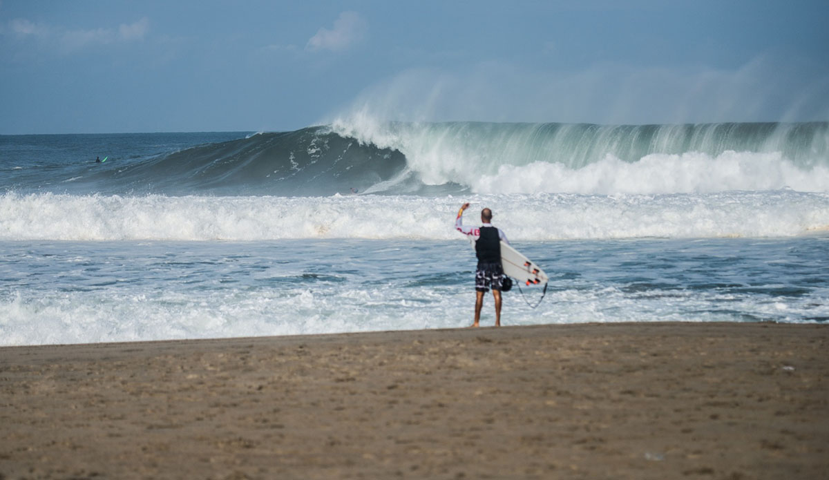 Coco Nogales, always supporting the locals and pushing them to surf better. Photo: Maria Fernanda