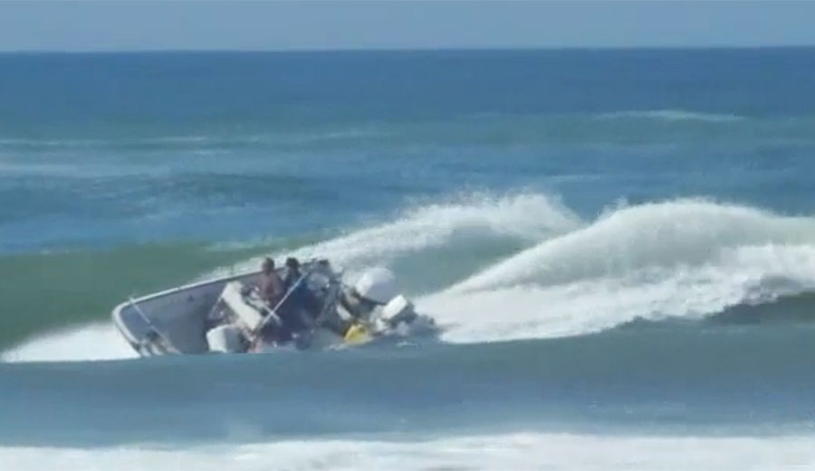 Every now and then, we all do something stupid.This boat operator, though... man, he did something REALLY stupid.