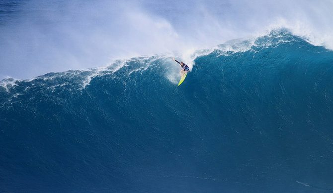 The Pe'ahi Challenge has it's fair share of wipeouts, as Paige tried to negotiate the windy conditions. Photo: Aaron Lynton | World Surf League